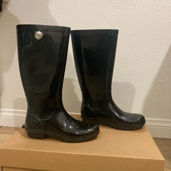 UGG rain boots - Picture 1 of 3